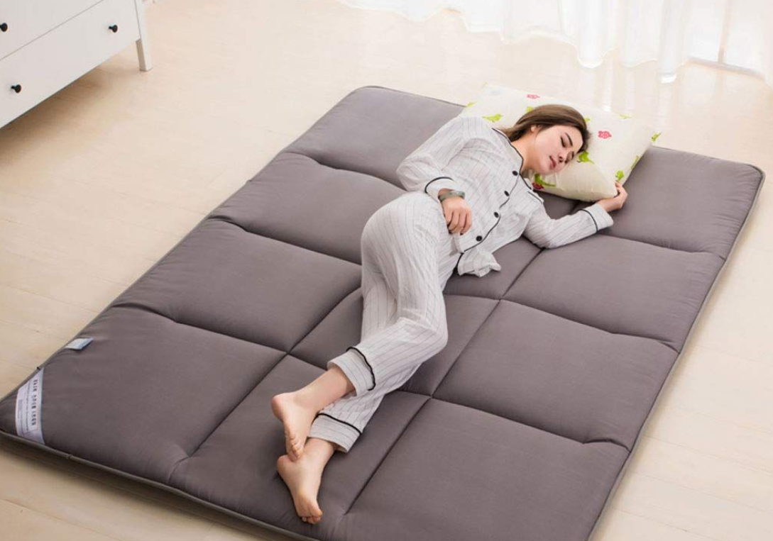 6 Best Futons for Everyday Sleeping for a Small Aesthetic Bedroom
