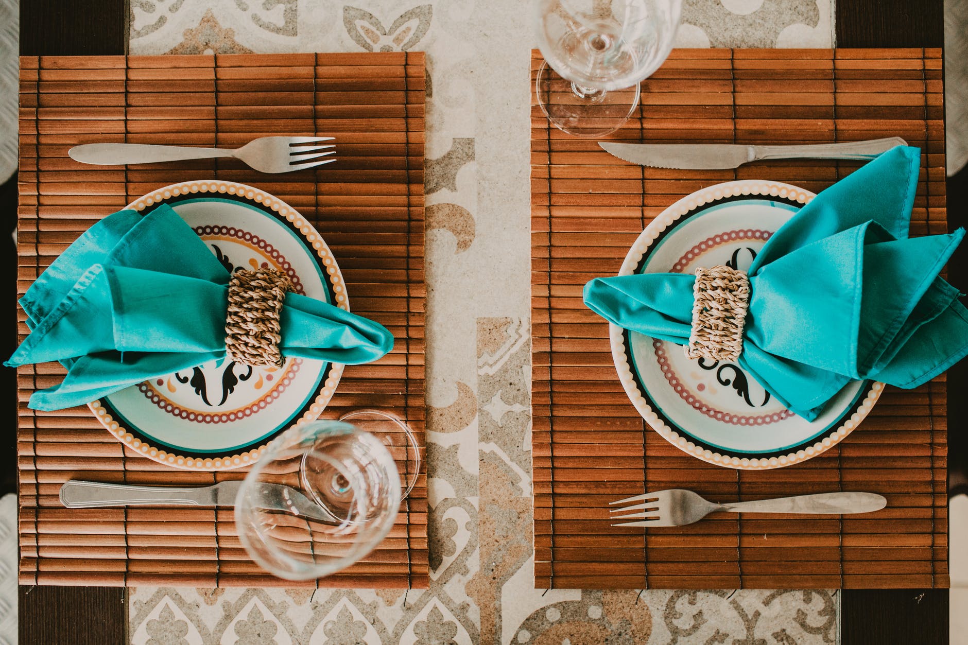 7 Tips for Matching Your Placemats With Your Dining Table