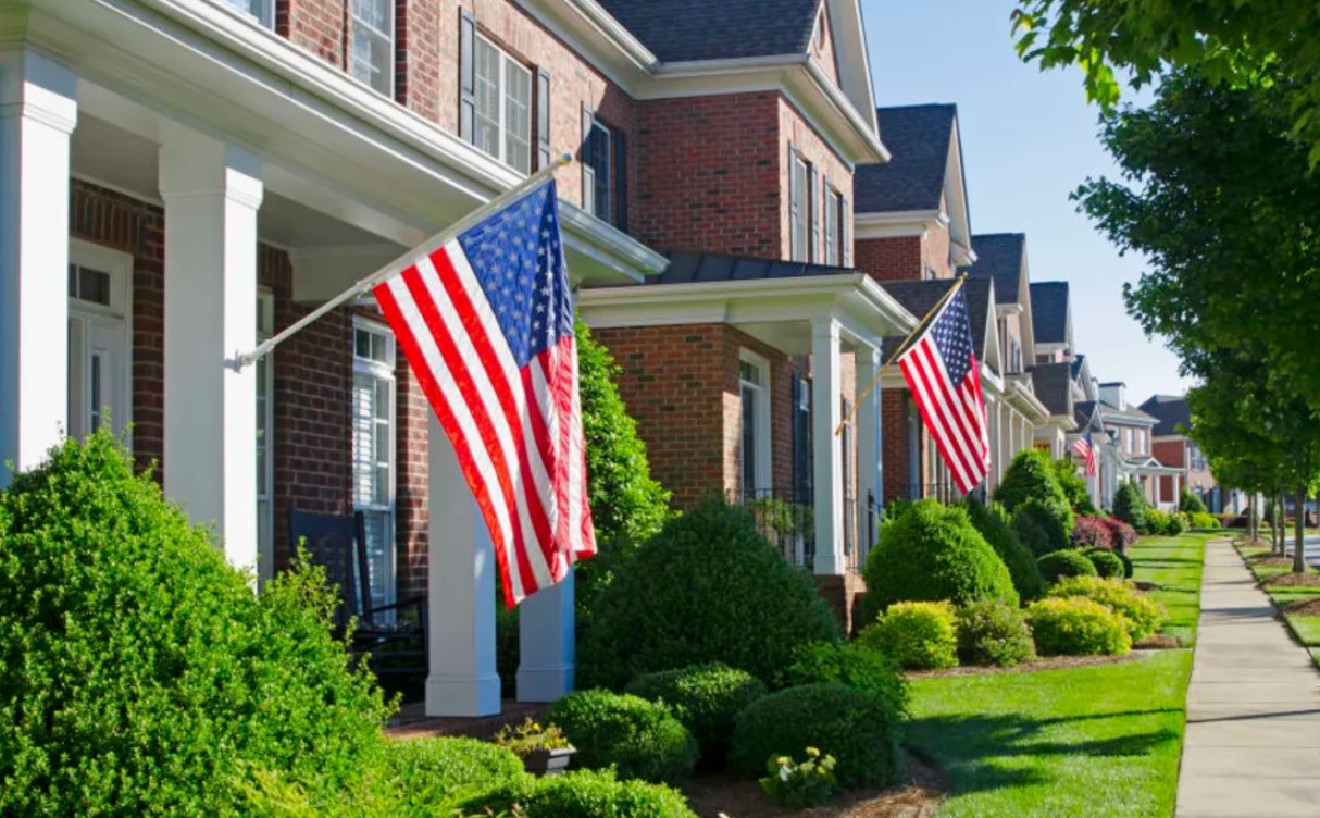 4 Important Flag Display Rules to Know