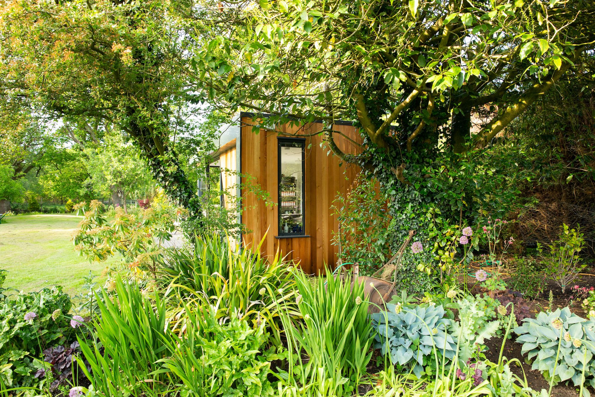 Cheap Garden Room Ideas - Transforming Your Outdoor Space on a Budget