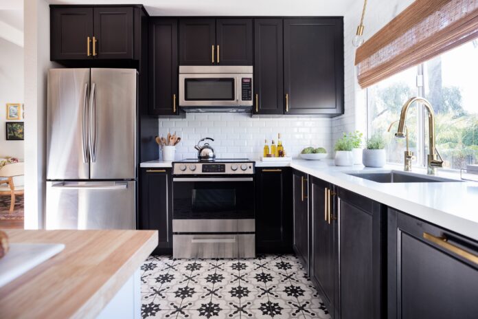 Black kitchen