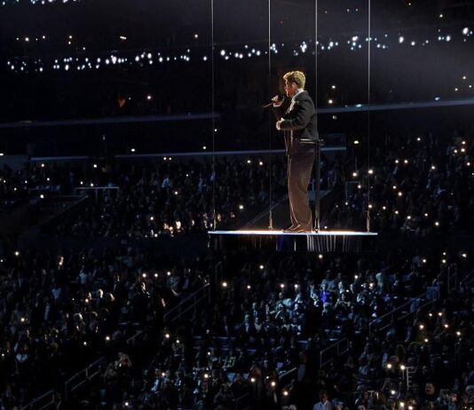 Alex Warren’s Viral Grammy Performance