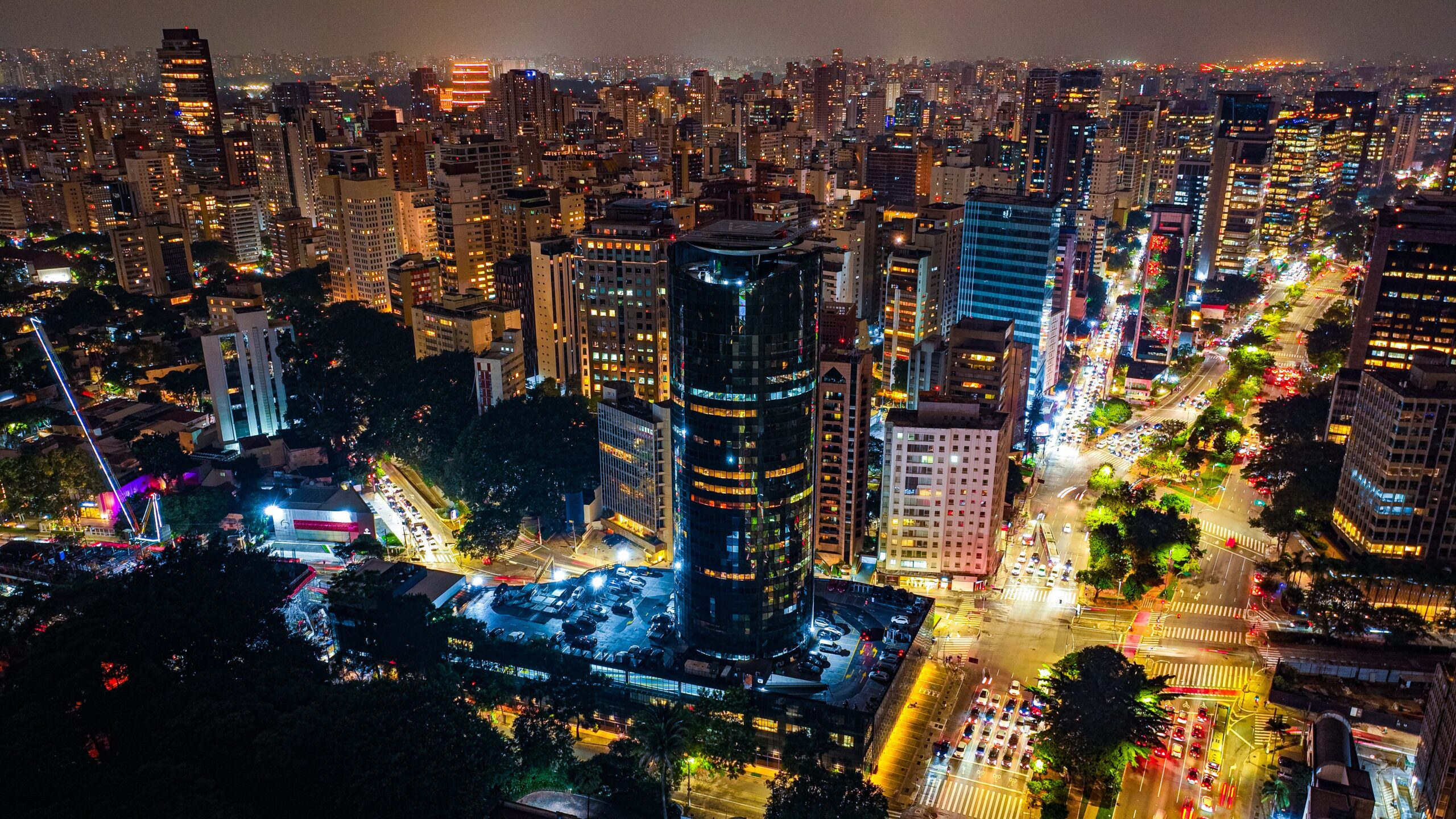 sao-paulo-skyline-latin-america-online-betting Aerial night view of São Paulo's illuminated skyscrapers, representing Latin America's booming urban markets
