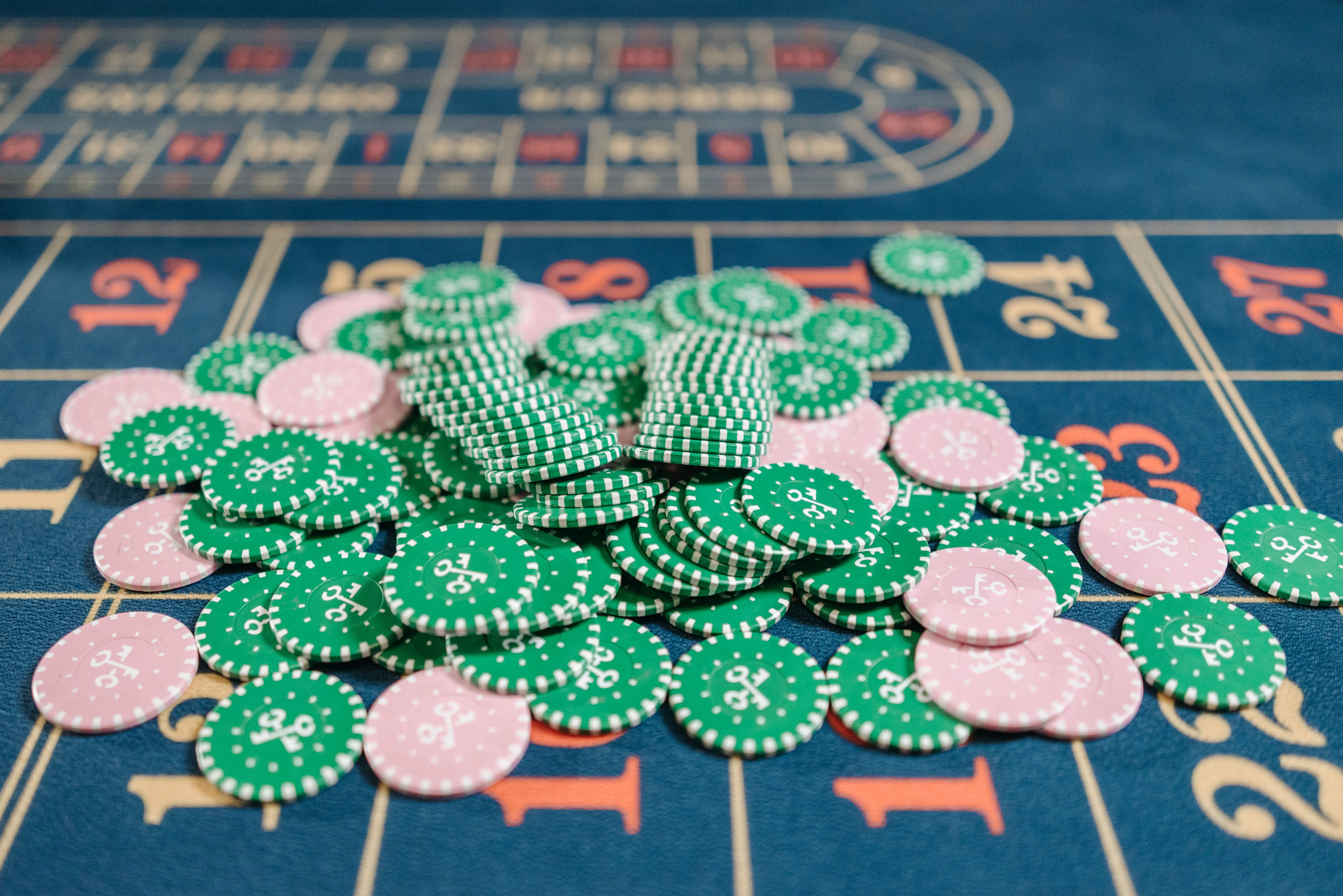 Roulette table with green and pink chips, illustrating roulette casino games.